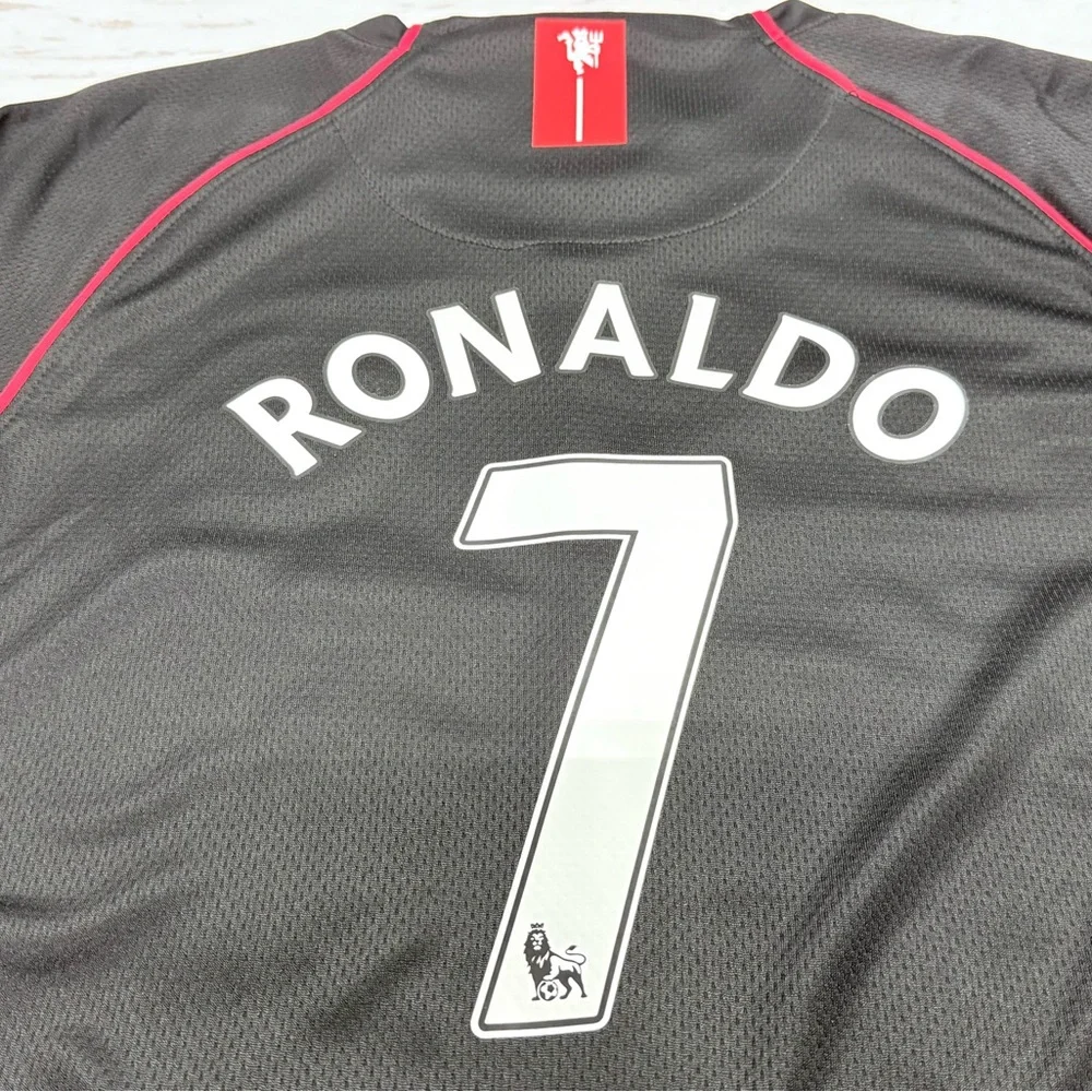 Kids Ronaldo Youth Retro Black Jersey Soccer Kits (Jersey + Shorts) LARGE (28) - Picture 4 of 7